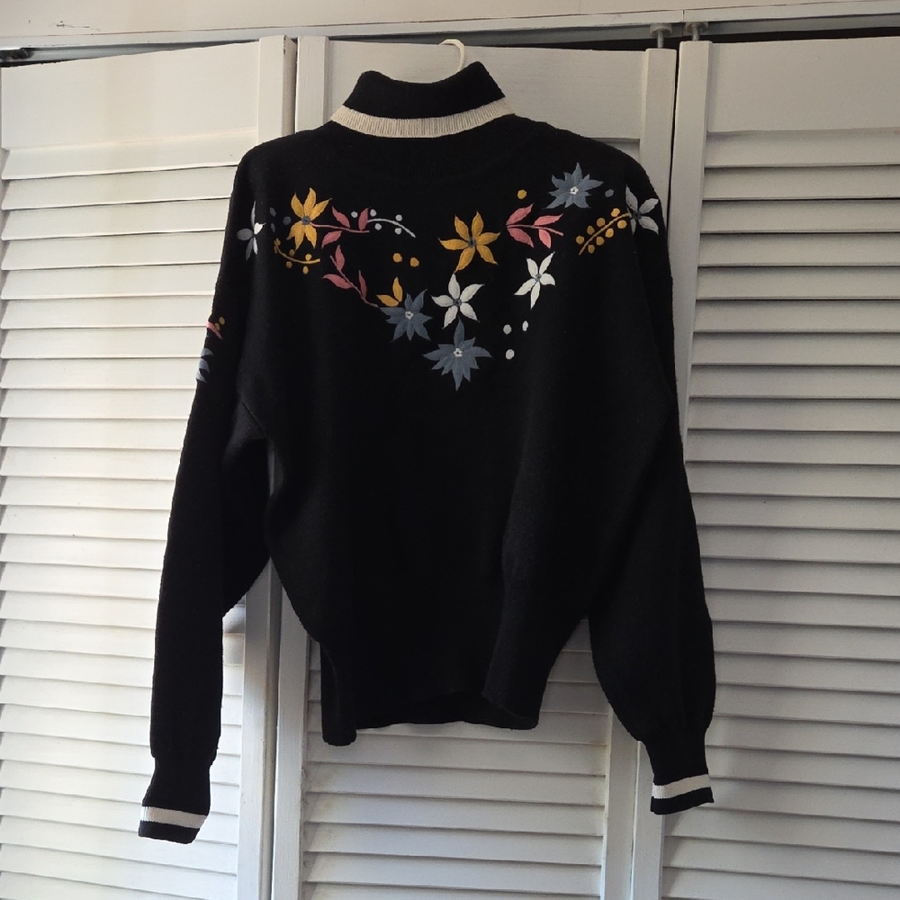 Obermeyer Vintage Floral Embroidered Black Sweater Size L